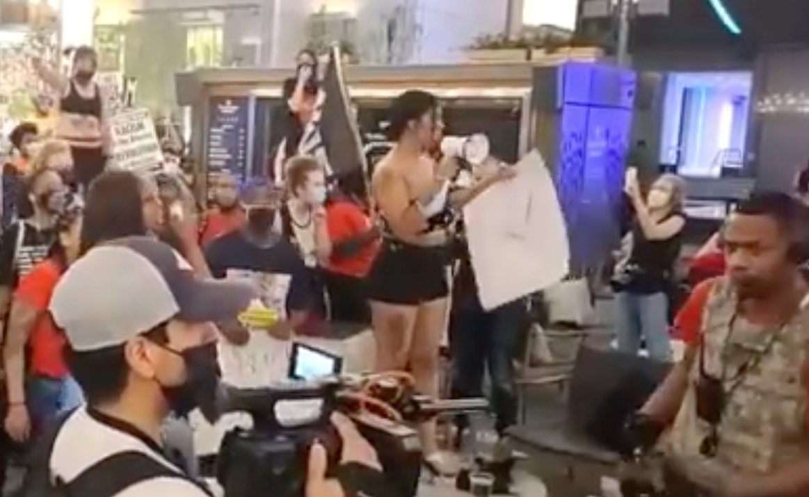 Black Lives Matter Take Over Dallas Restaurant, Chant ‘Who Burn Sh-t Down? We Burn Sh-t Down’