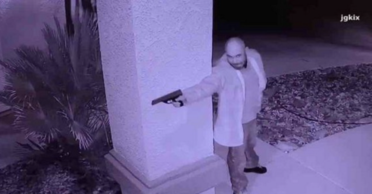 Gunman 🔫  Caught On Camera 📹 Firing Into Home 🏠 During Break-In!